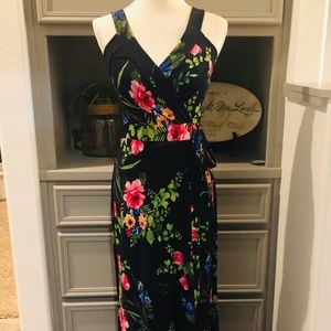 Navy Floral Dress 🌷